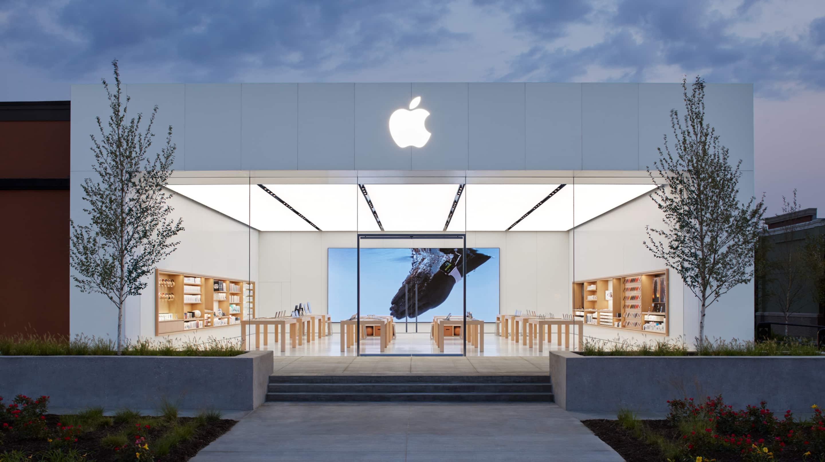 Manhattan Village - Apple Store - Apple