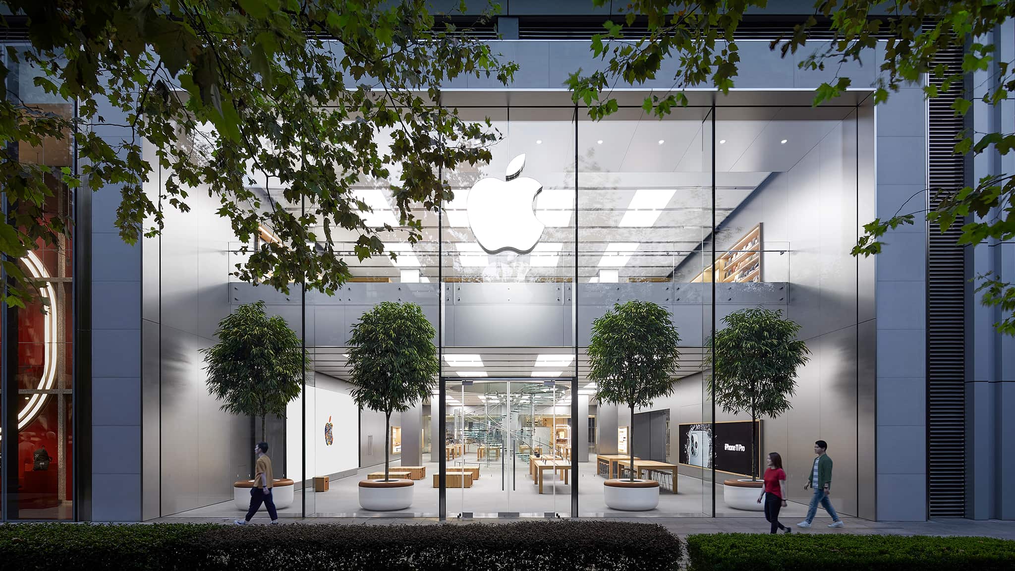 Exterior view of the 2-storey high Apple Shanghai iapm with a 9m tall street-facing glass facade. The store is situated on Huaihai Middle Road, in one if the busiest shopping streets in Shanghai.