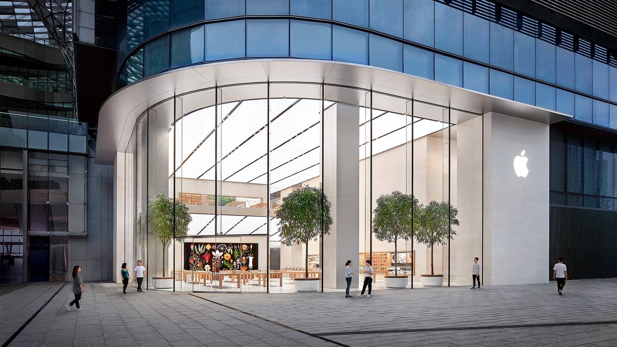 Exterior view of Apple Suzhou. This two-level store fronts directly onto the main plaza of the mall with a curved glass facade extending almost 10 meter in height.